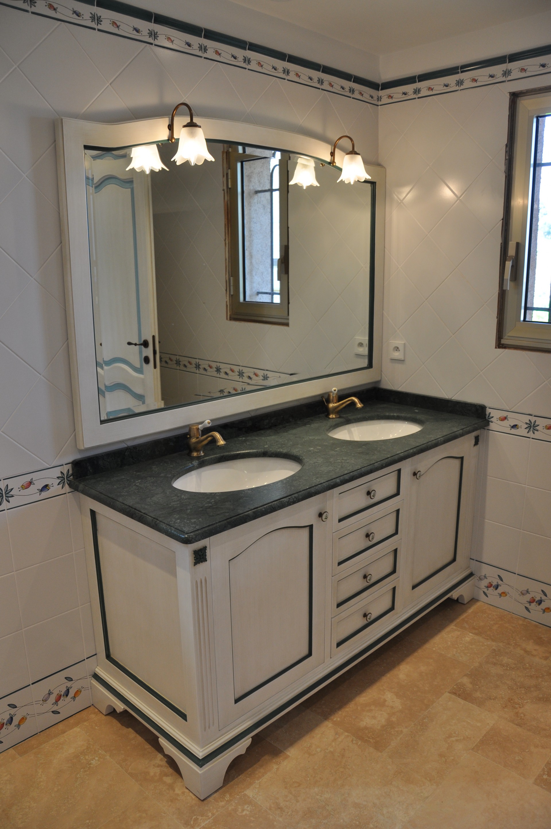 Mobili bagni classici di lusso: arredo bagno su misura. arredo ... Armadi rustici anticati