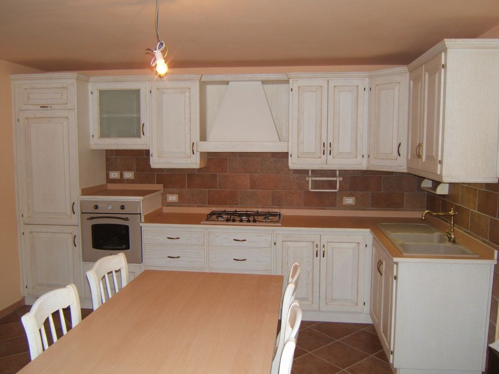 Cucina country artigianale costruita su misura in legno di rovere ...