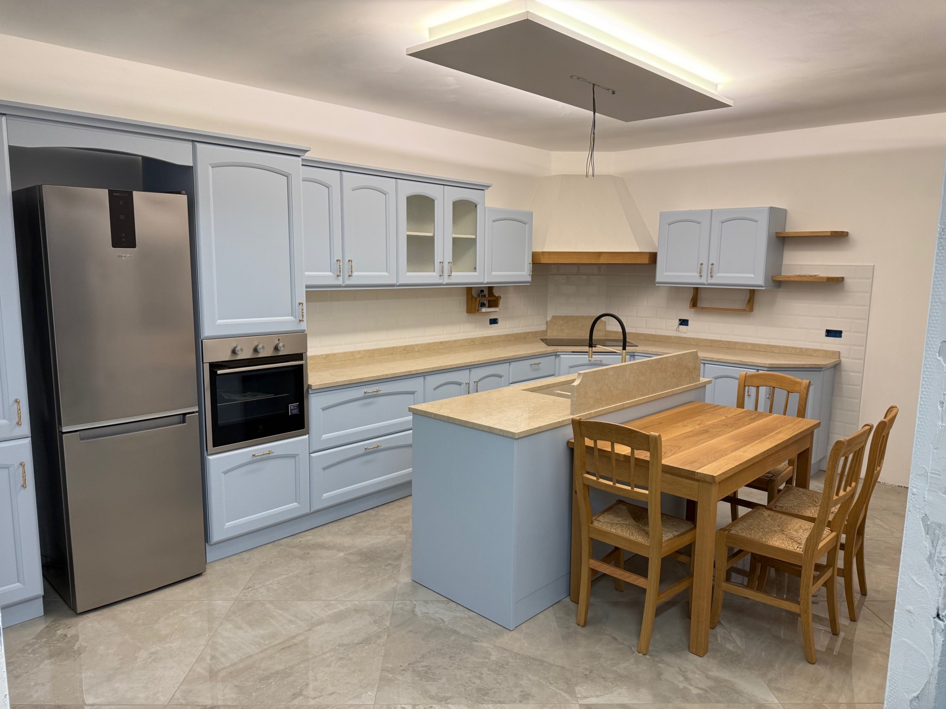 Cucina artigianale azzurra art. 116