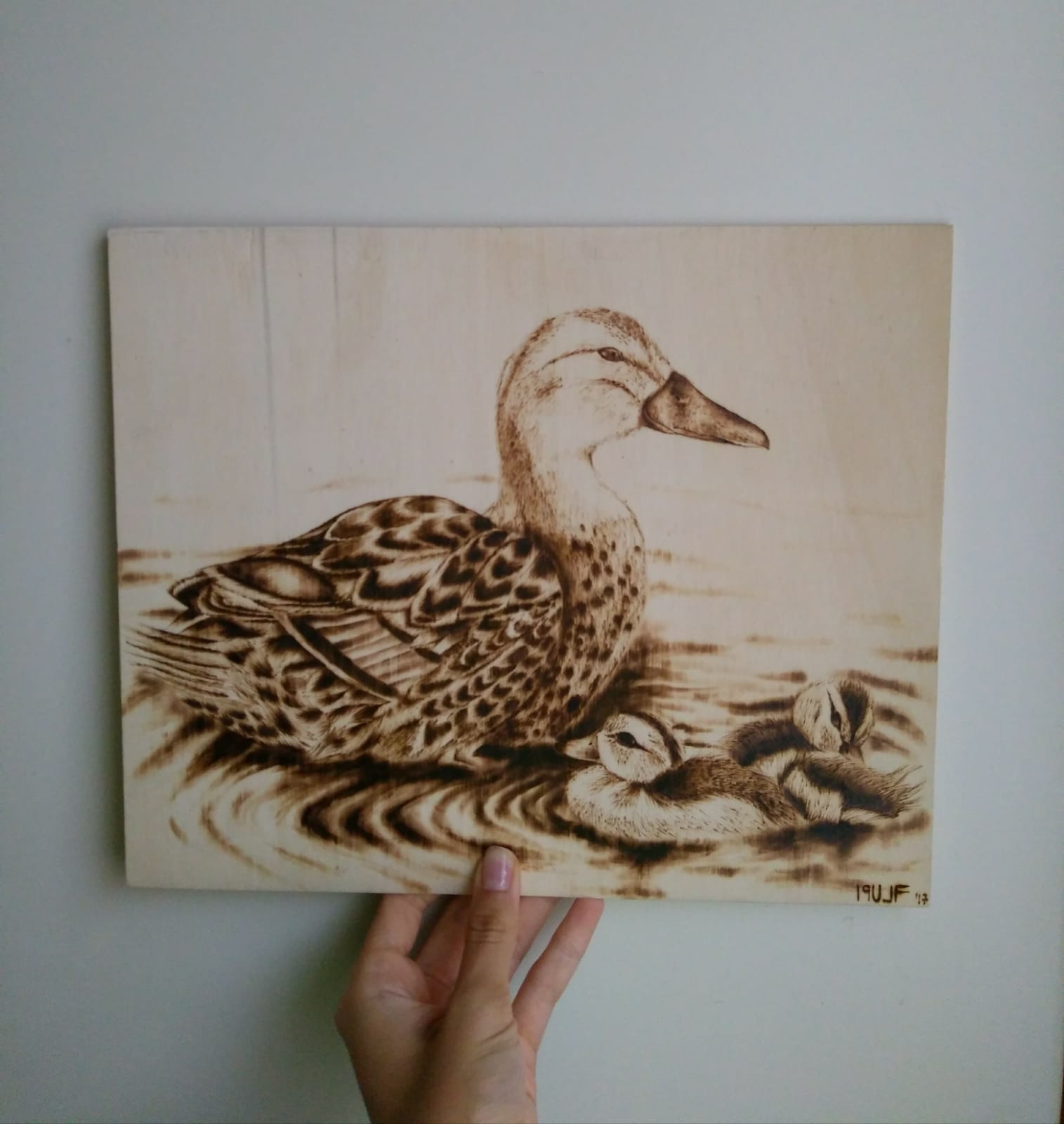 Disegni con pirografo sul legno. Fadini Mobili Cerea Verona