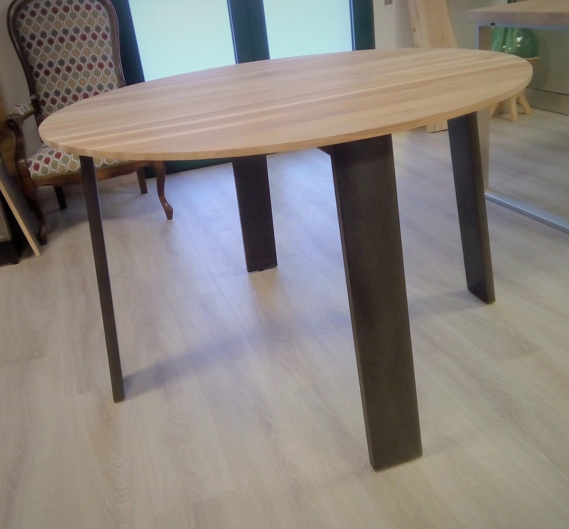 Tavolo rotondo in legno massello