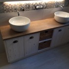 Mobile per il bagno in legno laccato