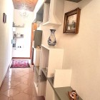 Libreria sospesa in legno laccato