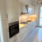 Cucina artigianale in legno su misura.