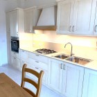 Cucina artigianale in legno su misura.