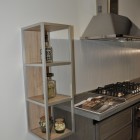 Cucina moderna in legno laccato.
