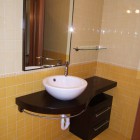 Mobile per bagno in legno a Verona