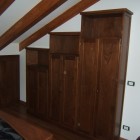 Mobili per sottotetto in legno