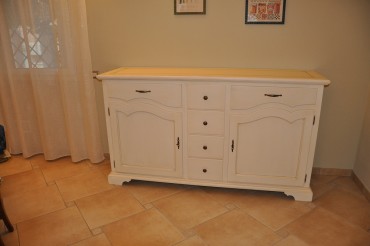 Credenza provenzale a milano