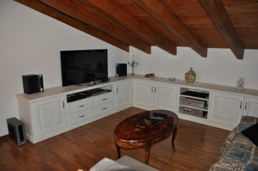 Mobile per sala in legno a Savona