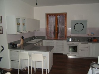 Cucine moderne in legno su misura a Verona