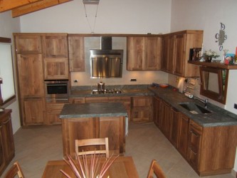 Cucine moderne in legno su misura a Verona