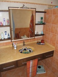 Mobile per bagno in legno a Savona