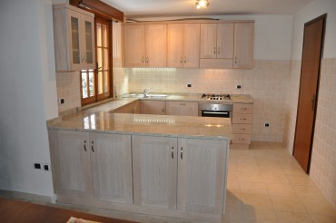 Cucine moderne in legno su misura a Verona