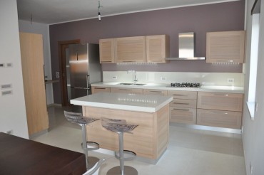 Cucine moderne in legno su misura a Verona