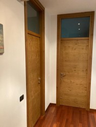 Porta  in rovere con sopraluce