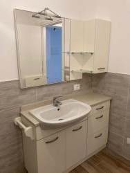 Mobile bagno in rovere