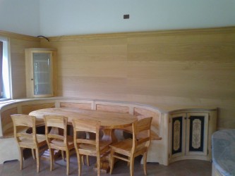 Boiserie in legno di castagno e ulivo a Bologna