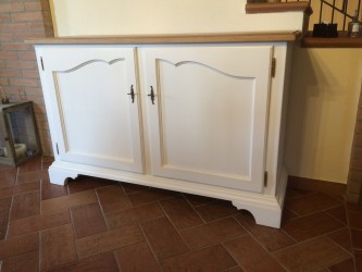 Credenza in legno su misura.