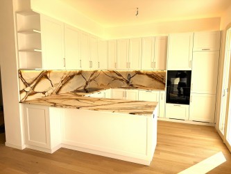 Cucina artigianale in legno laccato