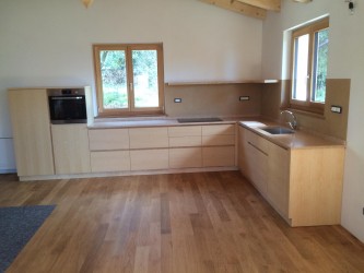 Cucina moderna in legno di frassino