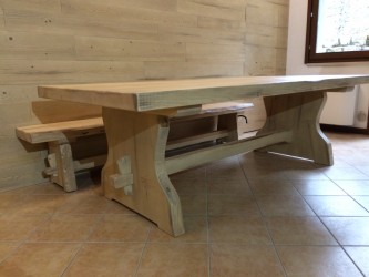 Tavolo rustico in legno massello