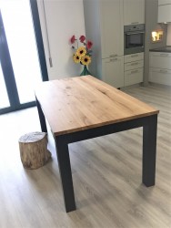 Tavolo allungabile in legno di rovere