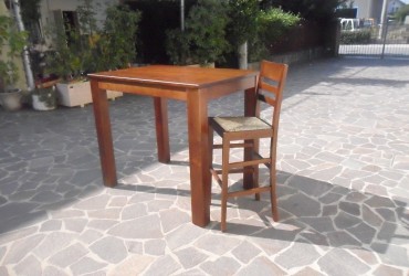 Tavolo in legno per bar e ristorante