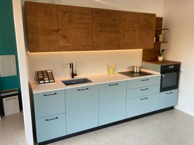 Cucina moderna in esposizione a Savona