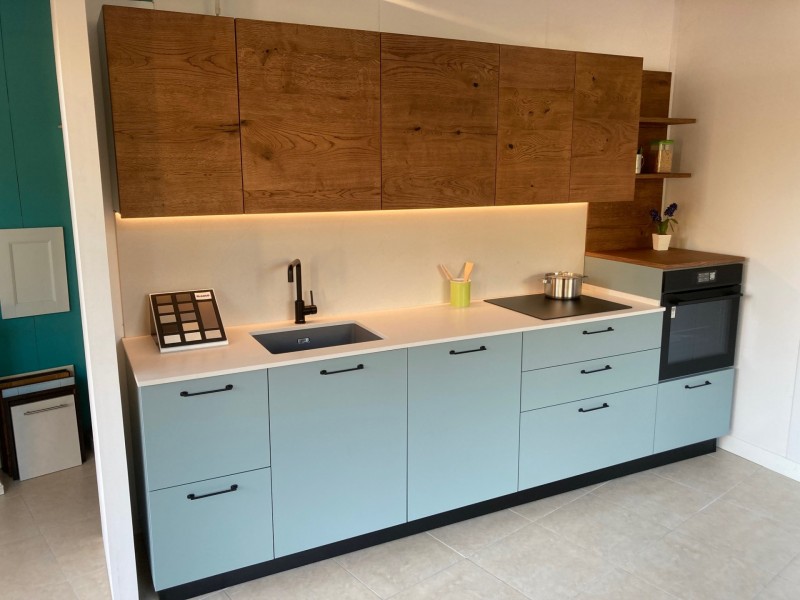 Cucina moderna in esposizione a Savona