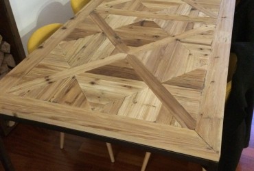 Tavolo rustico in legno massello